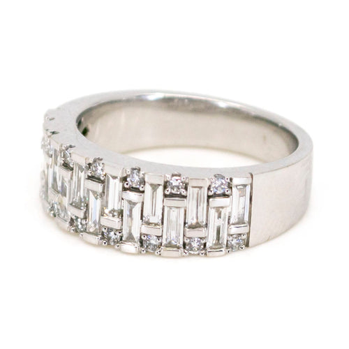 Bague 54 Bague en or blanc 18k, diamants taille brillant et baguette 58 Facettes A3F8D81F75B34FE2884F70BD0A75627F