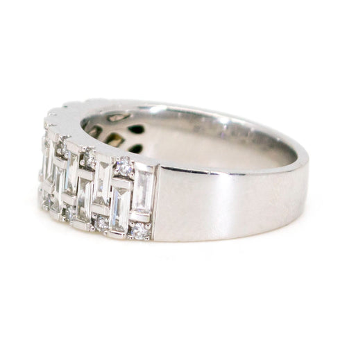 Bague 54 Bague en or blanc 18k, diamants taille brillant et baguette 58 Facettes A3F8D81F75B34FE2884F70BD0A75627F