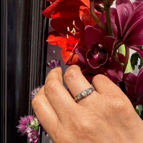 Bague 56 Bague trilogie en or jaune 14k et argent, diamants taille rose 58 Facettes 7F0D095BB9C4412DB0BF9781070A1B8A