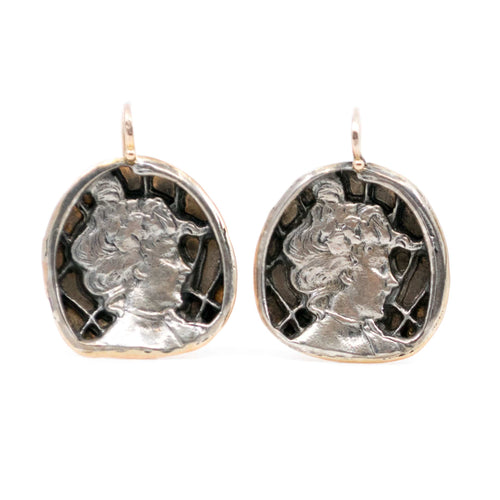 Boucles d'oreilles Boucles d’oreilles en argent et or 14k à décor repoussé 58 Facettes 7F8C48227F27456D89B8D37D87A8B0B9