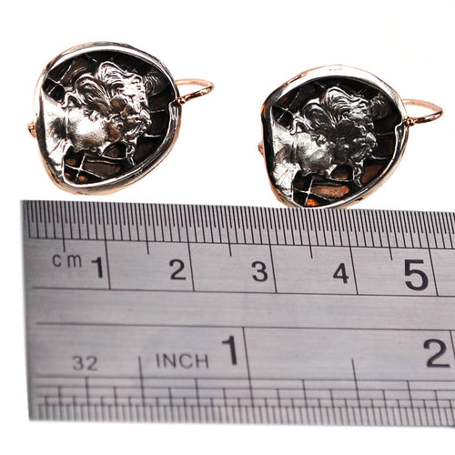 Boucles d'oreilles Boucles d’oreilles en argent et or 14k à décor repoussé 58 Facettes 7F8C48227F27456D89B8D37D87A8B0B9