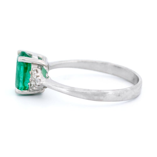 Bague 54 Bague en or blanc 18k, émeraude et diamants 58 Facettes F7D650BDFBEF4822B18867761C14008D