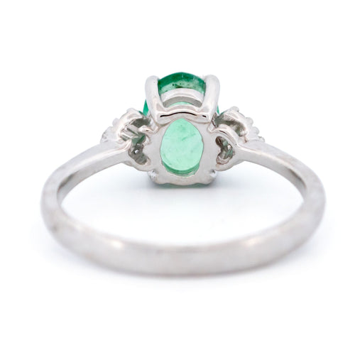Bague 54 Bague en or blanc 18k, émeraude et diamants 58 Facettes F7D650BDFBEF4822B18867761C14008D