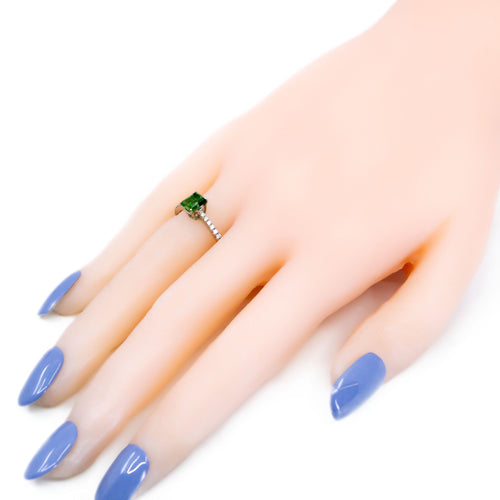 Bague 57 Bague en or blanc 18k, émeraude et diamants 58 Facettes 0CAAC7BCFFD24D0B8E9D18B08EF21411