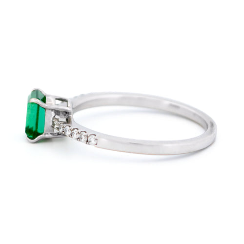 Bague 57 Bague en or blanc 18k, émeraude et diamants 58 Facettes 0CAAC7BCFFD24D0B8E9D18B08EF21411