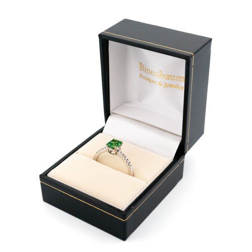 Bague 57 Bague en or blanc 18k, émeraude et diamants 58 Facettes 0CAAC7BCFFD24D0B8E9D18B08EF21411