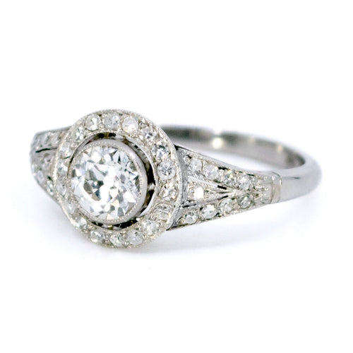 Bague 55 Bague halo en platine et diamants 58 Facettes 4B417232EA874314B786848693E1F8F4