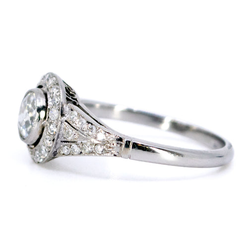 Bague 55 Bague halo en platine et diamants 58 Facettes 4B417232EA874314B786848693E1F8F4