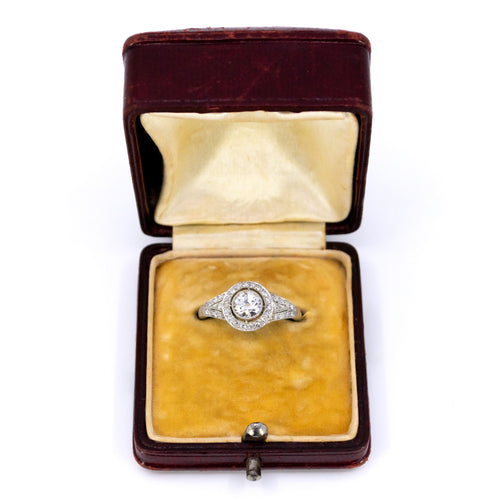 Bague 55 Bague halo en platine et diamants 58 Facettes 4B417232EA874314B786848693E1F8F4