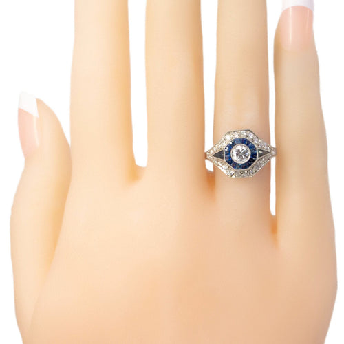 Bague 52 Bague Art déco en platine, diamants et saphirs 58 Facettes 4DC6CBC97F1B4D538C244260B6B76D38