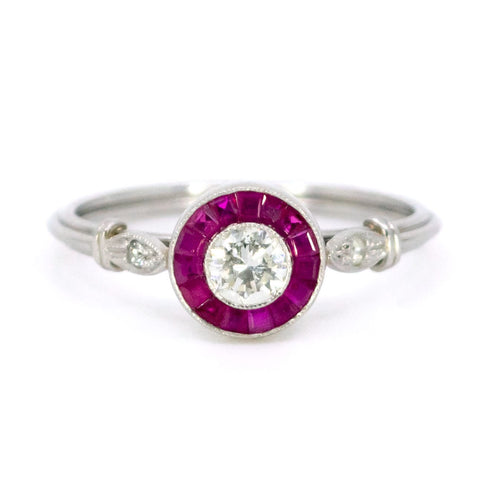 Bague 54 Bague halo en platine, diamant taille brillant et rubis 58 Facettes 313234AFD81747F2806371784A2DCAA9