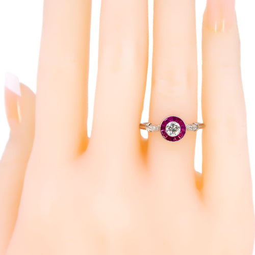 Bague 54 Bague halo en platine, diamant taille brillant et rubis 58 Facettes 313234AFD81747F2806371784A2DCAA9