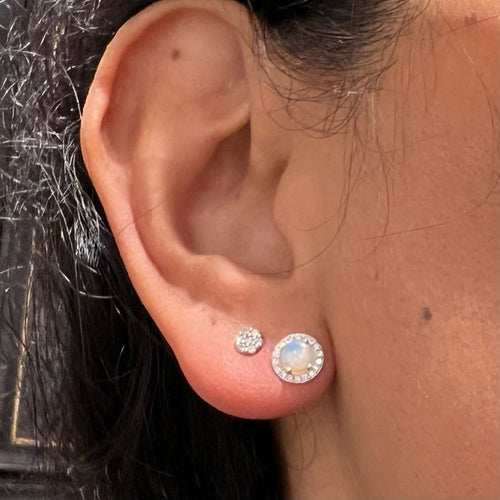 Boucles d'oreilles Boucles d’oreilles en or jaune et blanc 14k, opales et diamants 58 Facettes DD9B09E5FEBF4BD985C0E4738768BB0C