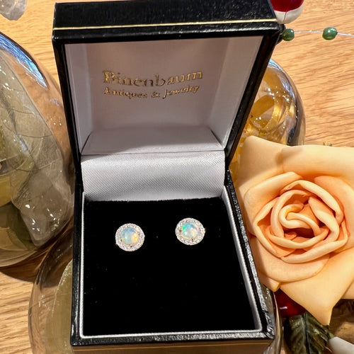 Boucles d'oreilles Boucles d’oreilles en or jaune et blanc 14k, opales et diamants 58 Facettes DD9B09E5FEBF4BD985C0E4738768BB0C