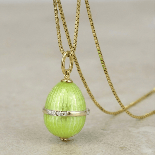 Pendentif œuf vintage émaillé en or 14K et diamants 58 Facettes 2419