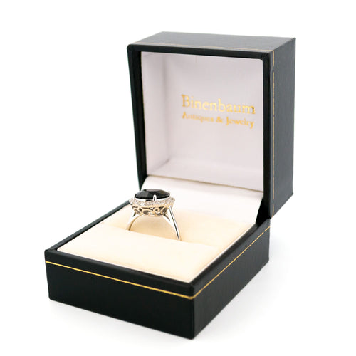 Bague 52.5 Bague à entourage en or blanc 14k, saphir et diamants 58 Facettes F6D65AA4D50F421F918E6A6124712A08
