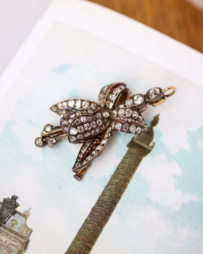 Pendentif Pendentif et broche fleur en or rose et diamants 58 Facettes A11746