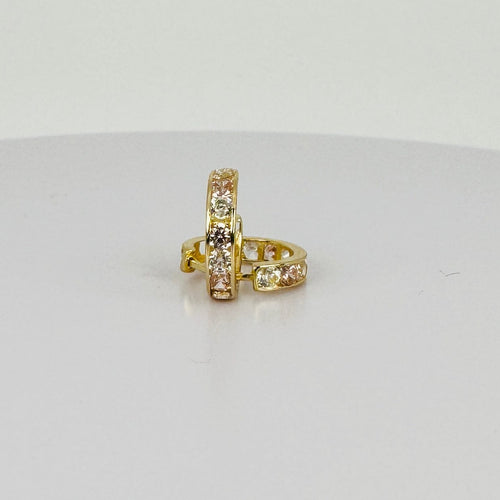Boucles d'oreilles Boucles d'oreilles en or jaune avec saphirs blancs et roses 58 Facettes 2604031