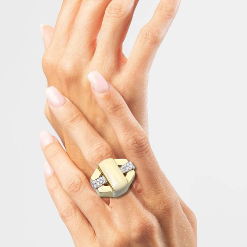 Bague 52 David Webb - Bague pavée en or jaune, diamants et émail 58 Facettes