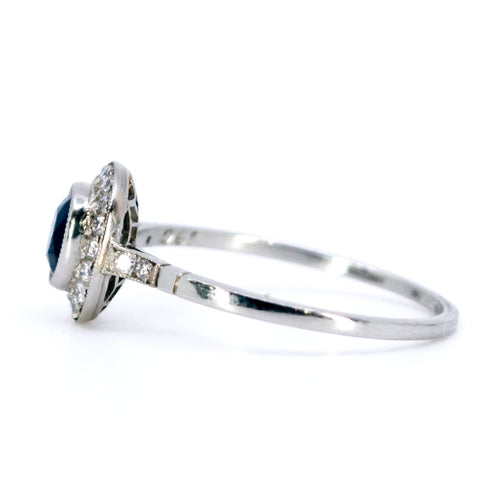 Bague 54 Bague halo en platine, saphir et diamants 58 Facettes 6ED0D62560E04110A6BCE45954990B8A