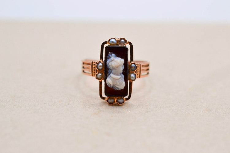 Bague 54 Bague camée en or rose 18 carats et perles 58 Facettes 3931