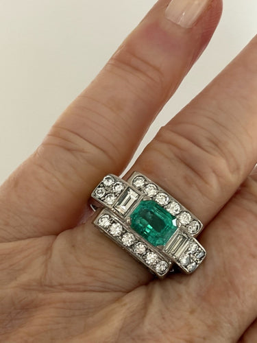 Bague 56 Bague en or gris 18k et platine, émeraude et diamants 58 Facettes LOT 7448