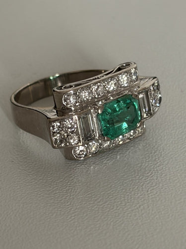 Bague 56 Bague en or gris 18k et platine, émeraude et diamants 58 Facettes LOT 7448