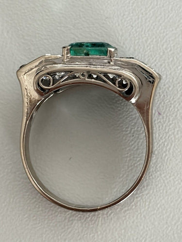 Bague 56 Bague en or gris 18k et platine, émeraude et diamants 58 Facettes LOT 7448