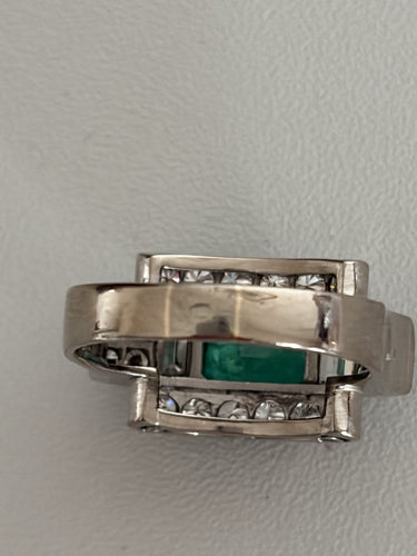 Bague 56 Bague en or gris 18k et platine, émeraude et diamants 58 Facettes LOT 7448