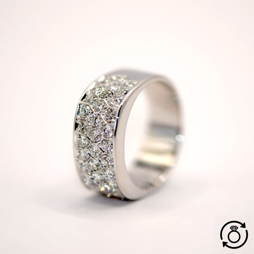 Bague 54 Bague bandeau en or blanc 18k pavée de diamants 58 Facettes 17R