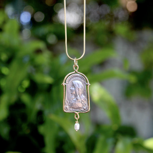 Pendentif Brother Wolf - Pendentif médaillon Virgo Maria en argent et or 14 carats perle 58 Facettes A2007T