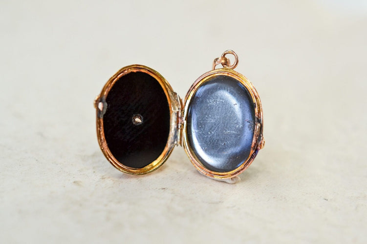 Médaillon - Pendentif ouvrant en or jaune 18 carats et onyx 58 Facettes 3903