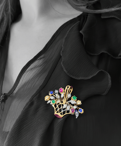 Pendentif Broche-pendentif bouquet en or jaune et blanc 18 carats, diamants et pierres précieuses 58 Facettes