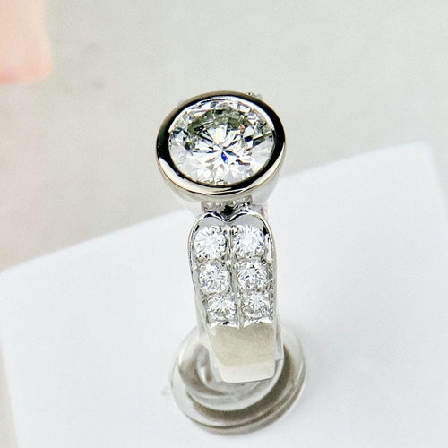 Bague 52 Bague halo vintage en or blanc avec grand solitaire 58 Facettes 1849