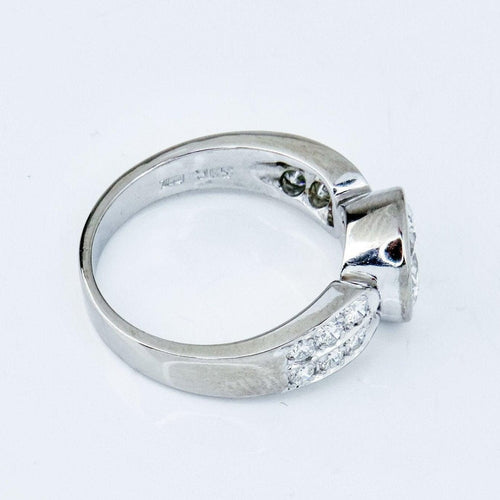 Bague 52 Bague halo vintage en or blanc avec grand solitaire 58 Facettes 1849
