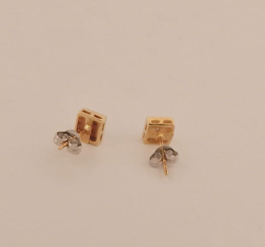 Boucles d'oreilles Boucles d'oreilles - Puces carrées en or jaune et blanc avec brillants 58 Facettes 2504629