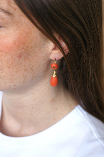 Boucles d'oreilles Boucles d'oreilles gouttes en or jaune, corail et diamants taille rose 58 Facettes