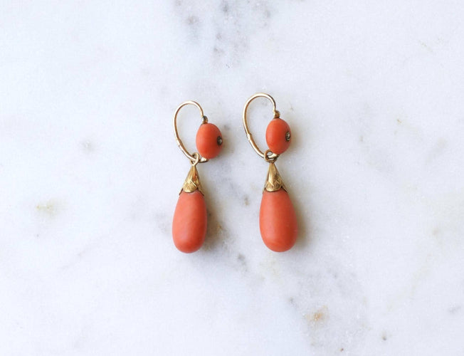 Boucles d'oreilles Boucles d'oreilles gouttes en or jaune, corail et diamants taille rose 58 Facettes