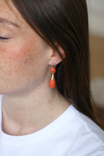 Boucles d'oreilles Boucles d'oreilles gouttes en or jaune, corail et diamants taille rose 58 Facettes