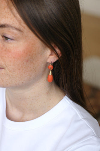 Boucles d'oreilles Boucles d'oreilles gouttes en or jaune, corail et diamants taille rose 58 Facettes