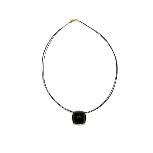 Baccarat - Collier en or jaune et cristal noir 58 Facettes Z15B51804