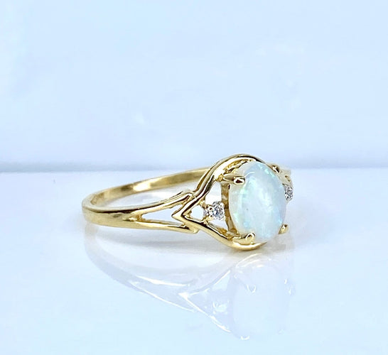 Bague 54 Bague en or jaune 18 carats, opale et diamants 58 Facettes AB729
