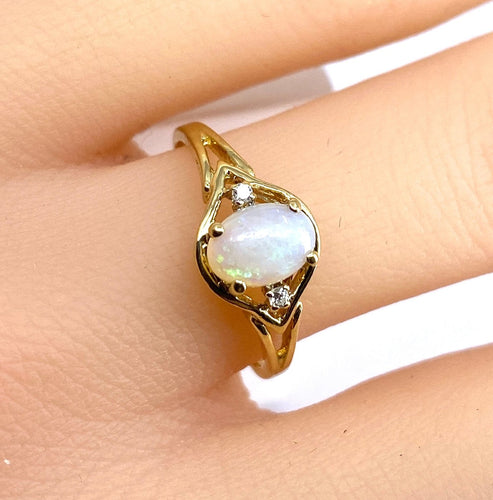 Bague 54 Bague en or jaune 18 carats, opale et diamants 58 Facettes AB729