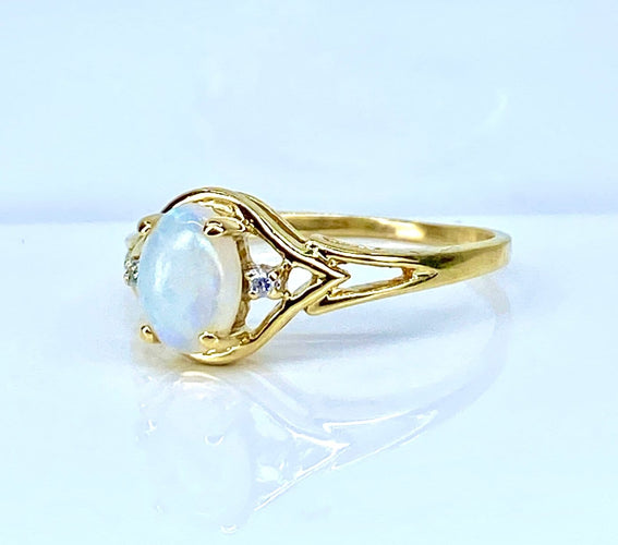 Bague 54 Bague en or jaune 18 carats, opale et diamants 58 Facettes AB729