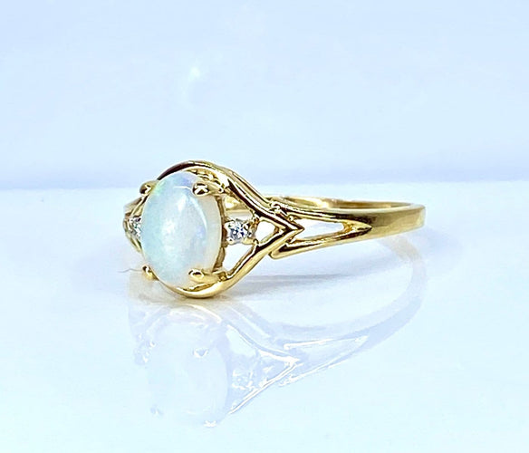 Bague 54 Bague en or jaune 18 carats, opale et diamants 58 Facettes AB729