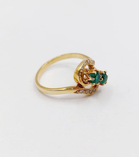 Bague 48 Bague tourbillon Toi et Moi en or 18k, émeraudes et diamants 58 Facettes A07221