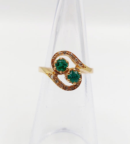 Bague 48 Bague tourbillon Toi et Moi en or 18k, émeraudes et diamants 58 Facettes A07221