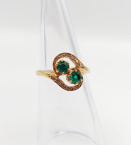 Bague 48 Bague tourbillon Toi et Moi en or 18k, émeraudes et diamants 58 Facettes A07221