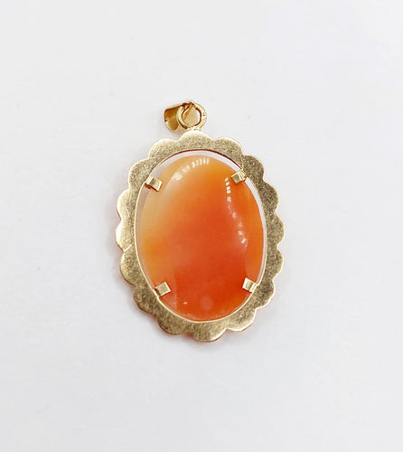 Pendentif Pendentif vintage en or 18k, camée jeune femme sur coquillage 58 Facettes A07229