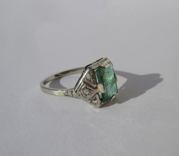 Bague 54 Bague Art déco en or blanc 18k, émeraude et diamants 58 Facettes Bague